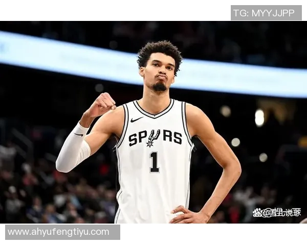 马刺与雷霆第六场激战回顾双方球员表现与战术分析